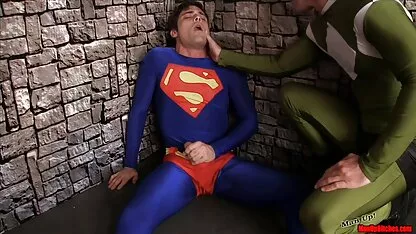 Superman ដាក់ស្នើការសម្រេចកាមដោយដៃភេទទី ២ Lycra Spandex Fuck នៅក្នុងព្រៃ