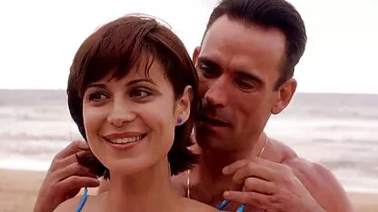 Catherine Bell និងកូនក្មេងឈុតប៊ីគីនីពណ៌ខៀវ