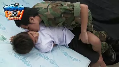 ហើយយោធាលេងស្រីអាក្រក់ XXX