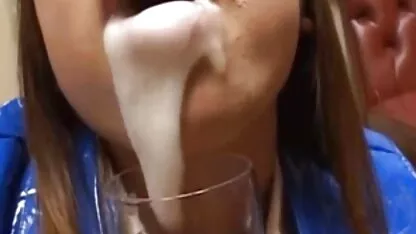 មហាក្សត្រីនៃអាស៊ី - រោងកុន brunette
