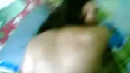 ឯកសណ្ឋាន Brunette ដែលមានរោមរោម Pussy Hardcore