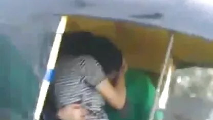 ទាញថើបនៅក្នុងឡាន។ Pussy fucked