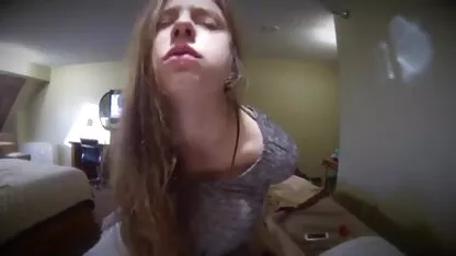 Lesbian និង cum នៅក្នុងវិចិត្រសាលមានរោមនៅមាត់